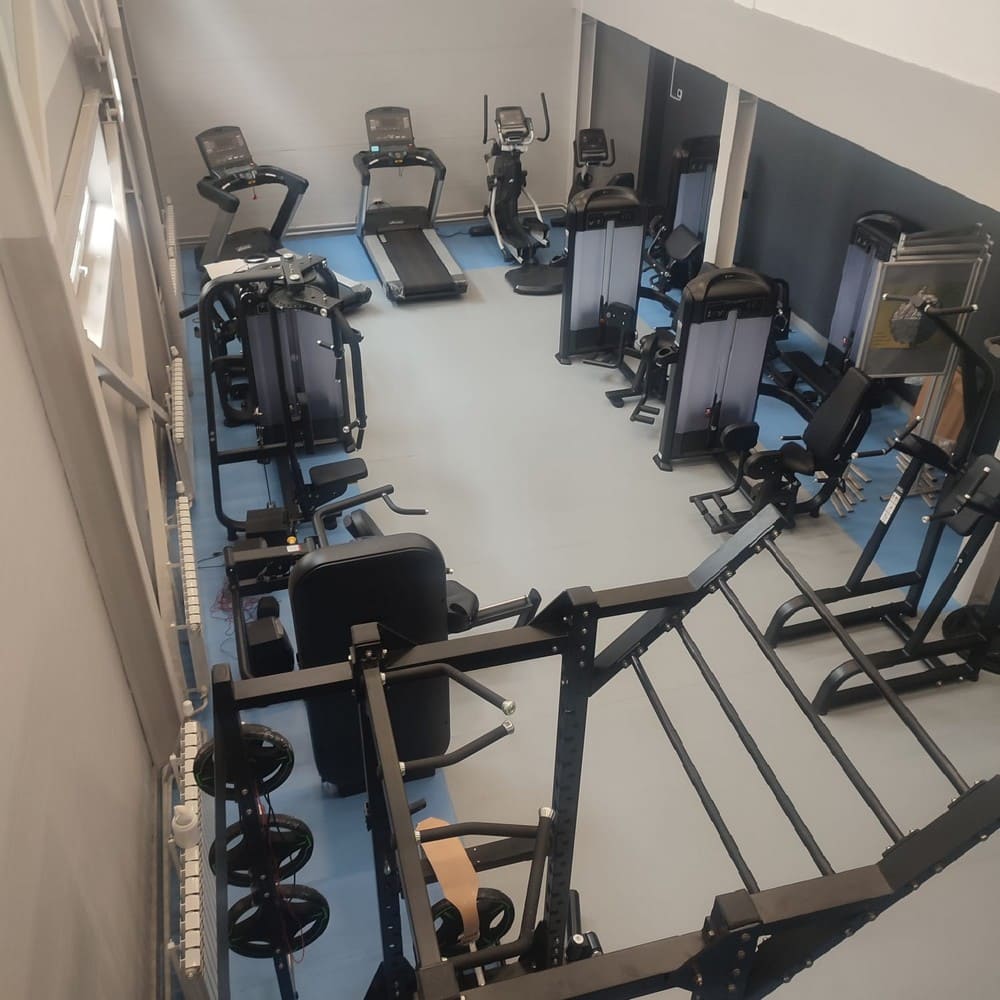 Зал Министерства обороны России с кардио- и силовыми тренажёрами Vertex и Insight Fitness